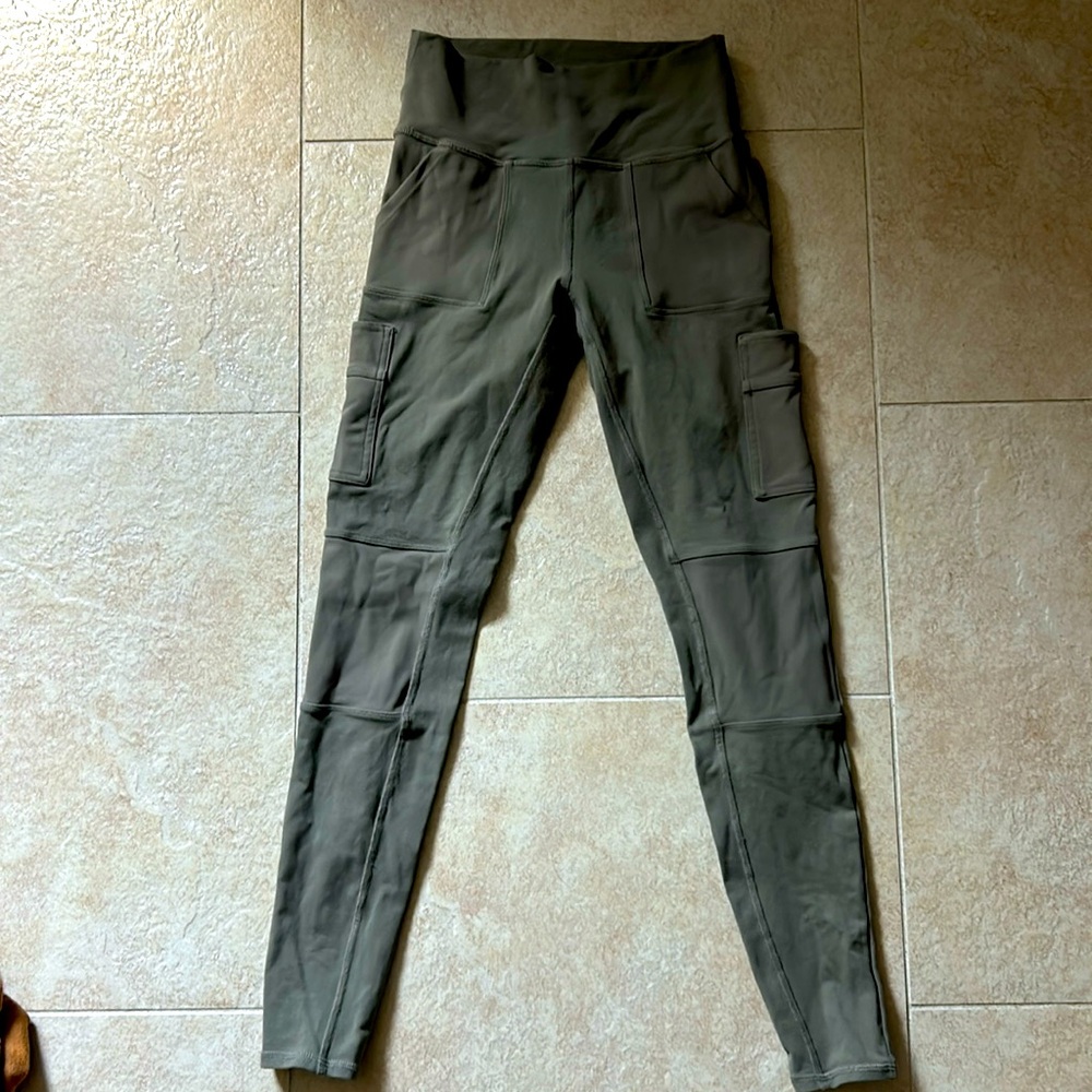 ALO Yoga Cargo Camo Green Leggings